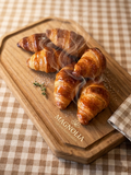 Mini Croissants Recién Horneados (Una docena) – ¡Pura Tentación Artesanal!